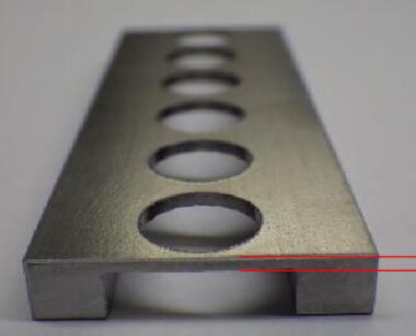 碳钢钻1mm深度的孔.jpg 碳钢钻1mm深度的孔.jpg