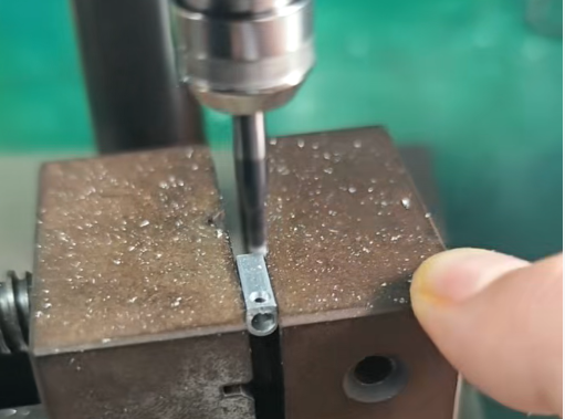 钻孔<a href='gaosuzhuzhou.htm' class='keys' title='点击查看关于电主轴的相关信息' target='_blank'>电主轴</a>.jpg 钻孔<a href='gaosuzhuzhou.htm' class='keys' title='点击查看关于电主轴的相关信息' target='_blank'>电主轴</a>.jpg